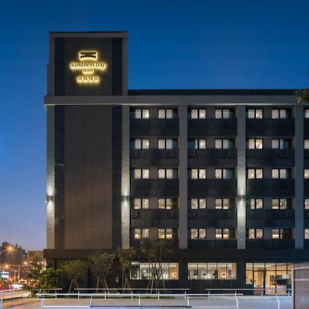 Kindness Day Hotel Tainan Buitenkant foto