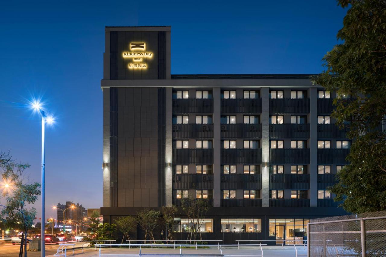 Kindness Day Hotel Tainan Buitenkant foto
